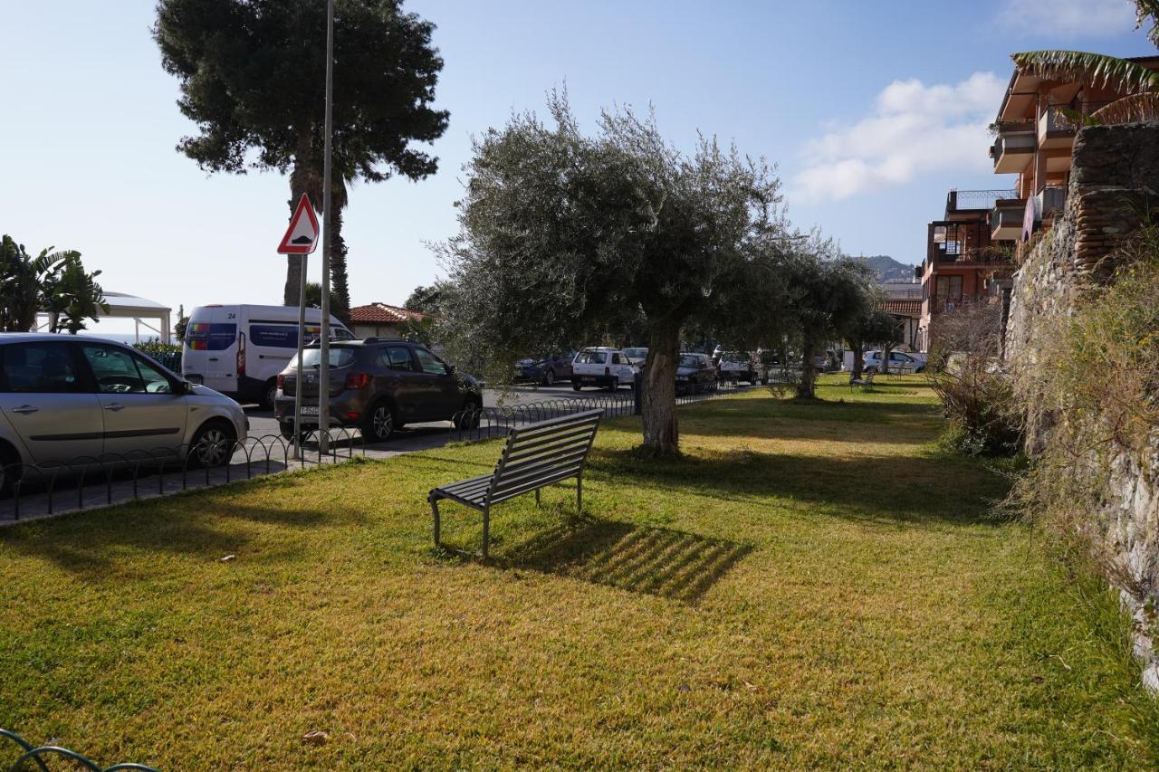 Vacanza Taormina Mare มาซเซโอ ภายนอก รูปภาพ
